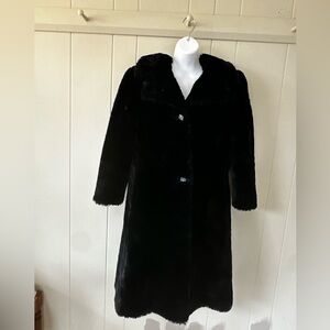 Elegant De Milo Black Faux Fur Coat